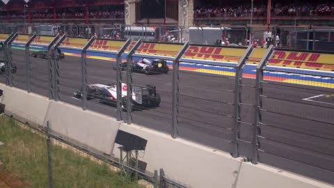 Standing 5 meters from the start of a Formula One race (best V8 sound)