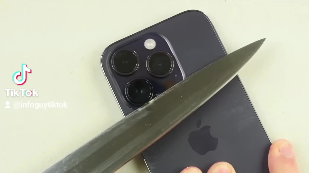 #Iphone #iphone14pro #ios #durabilitytest #hammertest How Strong is your iphone 14 pro😉?!