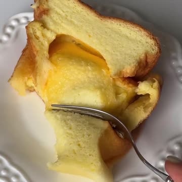 Cheddar cheese souffle castella🧀