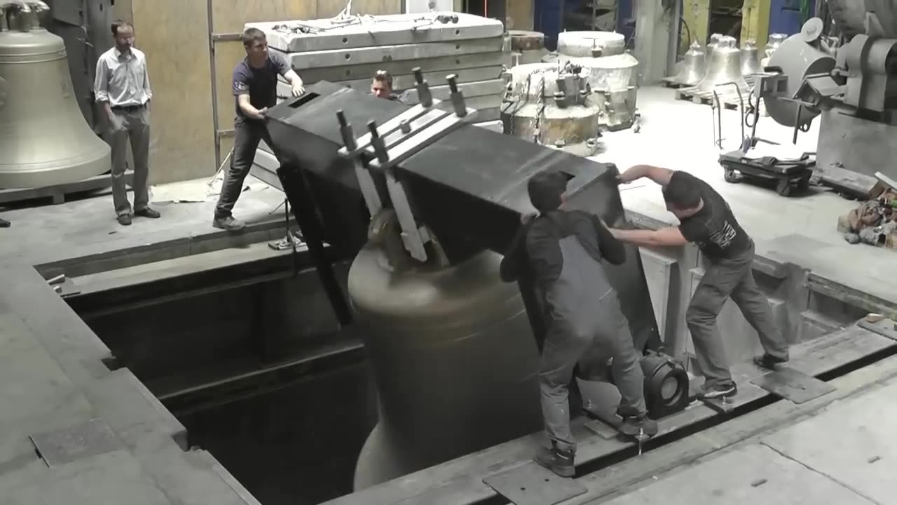 40000 pound bell 15000 kg.