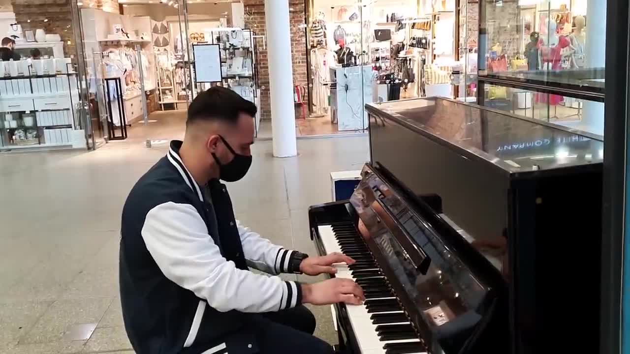 Surprising The Passengers With Still Dre and GTA San Andreas On Piano