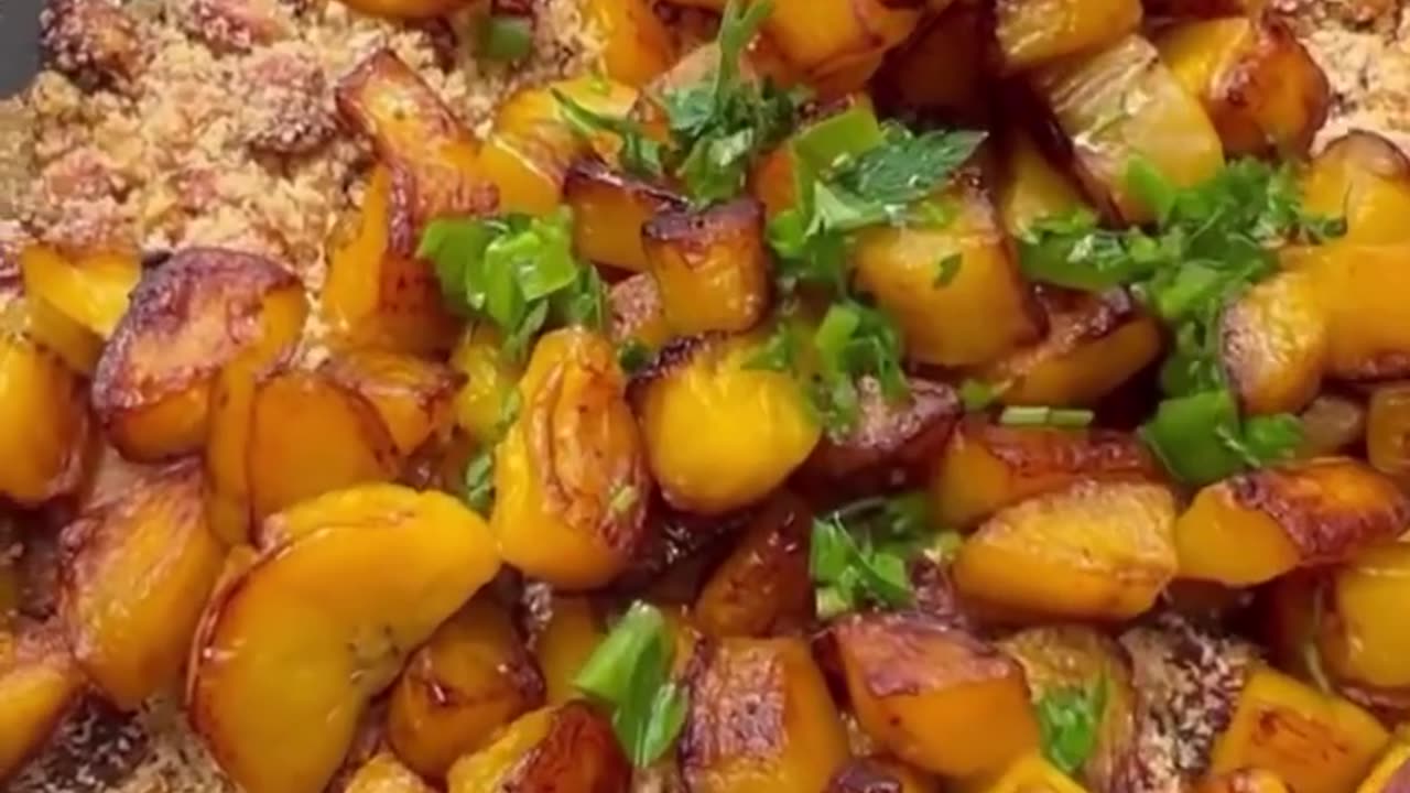 111-Farofa com banana da terra com bacon, cebola e salsinha