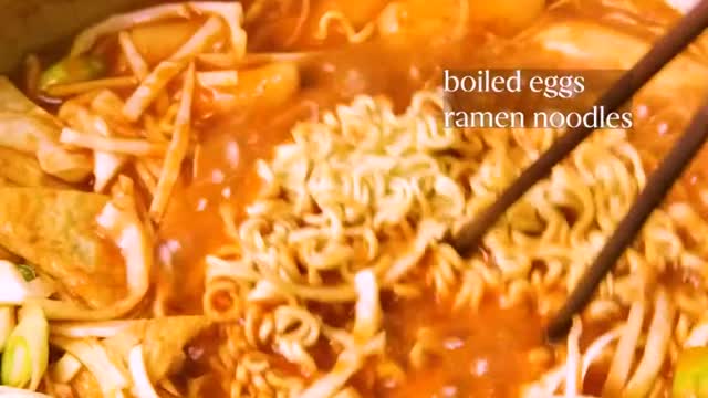 Easy Rabokki (Tteokbokki with Ramen)