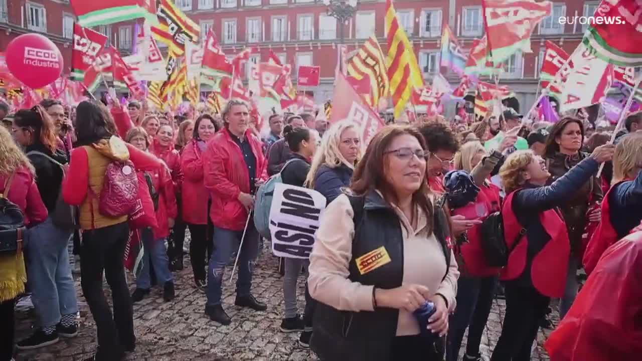 Spain: Thousands of union members march in Madrid for higher wages and better rights