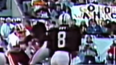 Ray Guy makes ONE HANDED CATCH on punt