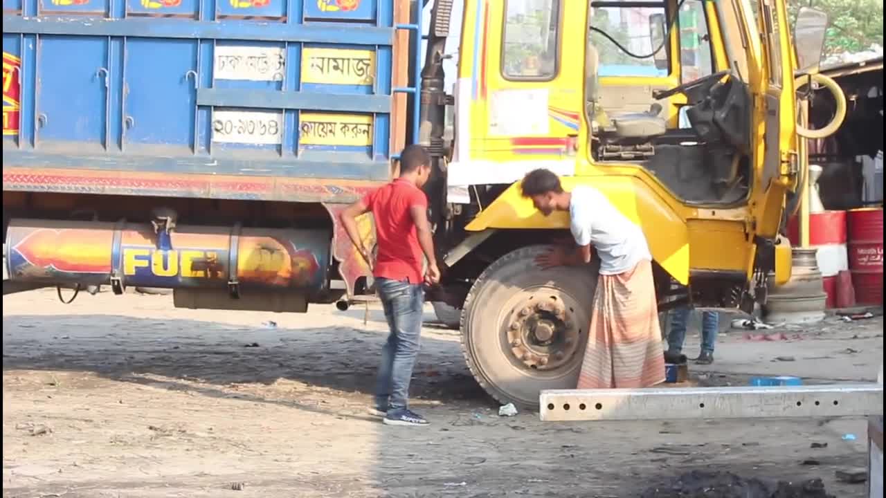 Tyre Blast Prank with Popping Balloons | Crazy REACTION with Popping Balloon Prank