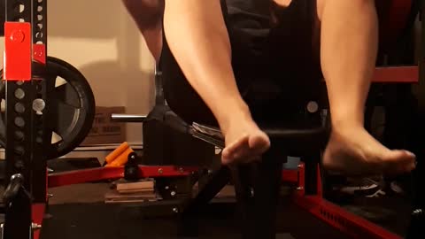 old man gets 2 reps @ 275lbs