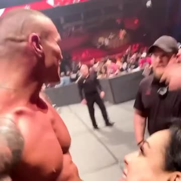 This is what Randy Orton did to the girl🤔