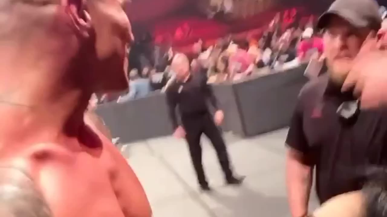 This is what Randy Orton did to the girl🤔