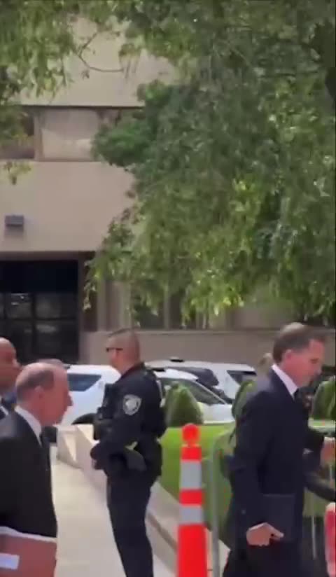 Hunter Biden arrived at the Courthouse for his gun case…
