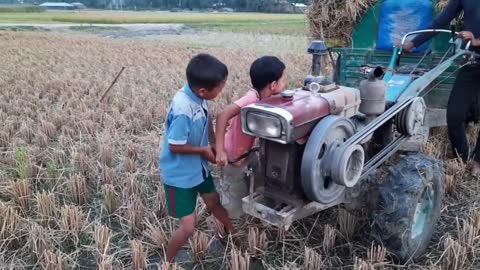 Small boy starting power tiller _ How to start power tiller _