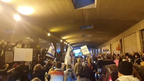 Thousands in Jerusalem take over the capital as the convoy for freedom rolls in