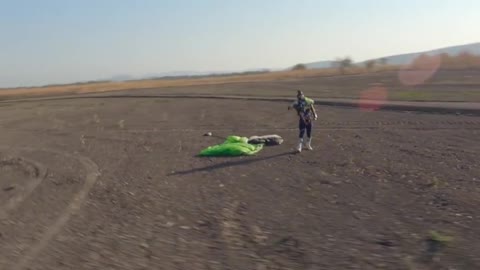Dream Team – Footage Shows Incredible Athletes High-lining Between Hot Air Balloons