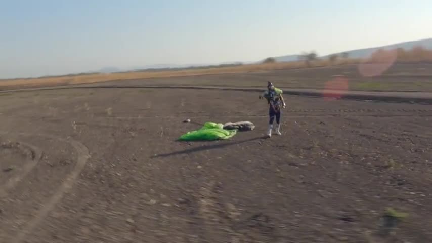 Dream Team – Footage Shows Incredible Athletes High-lining Between Hot Air Balloons