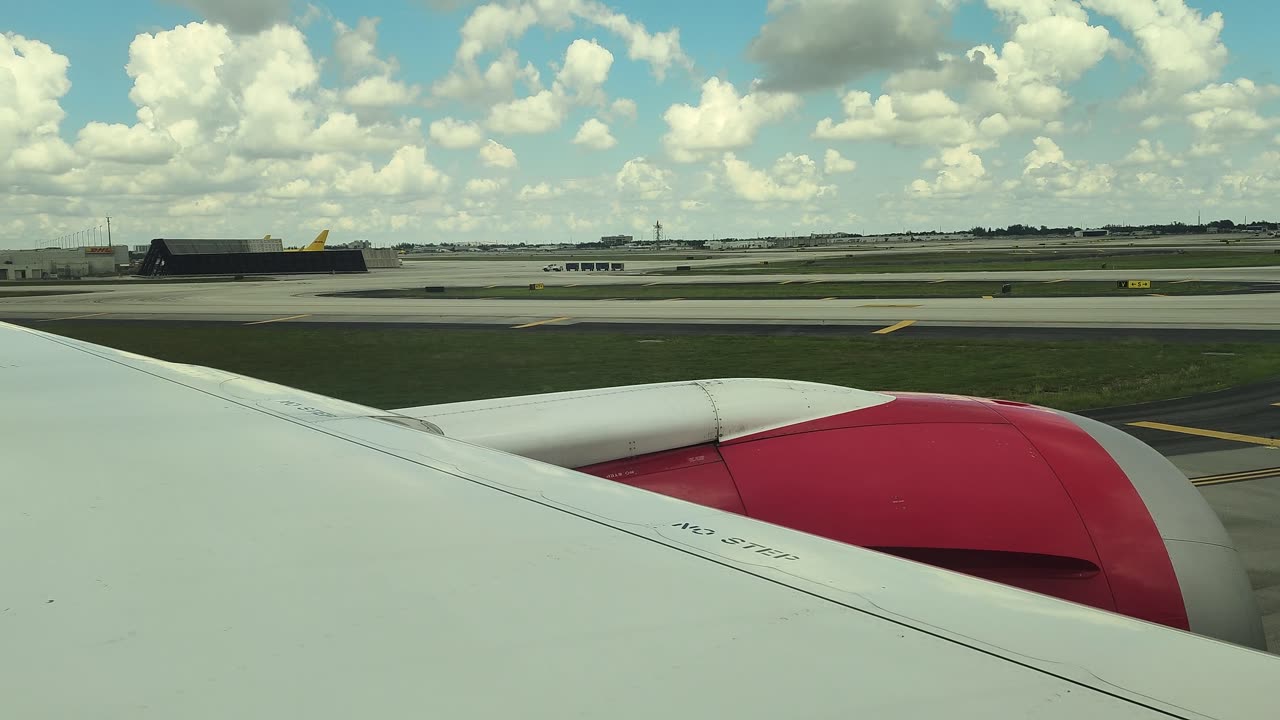 Avianca landing at Miami 2023-09-16