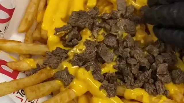 CARNEASADAFRIES🍟#grubspot#fries#cheese#food#carneasada#guacamole