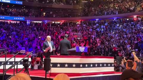 👏 Elon Musk gets Rock Star welcome at MSG