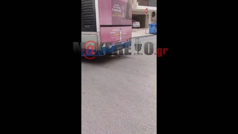 Τα... όμορφα λεωφορεία, όμορφα φλέγονται