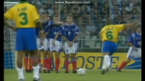 Roberto Carlos amazing free kick for Brazil