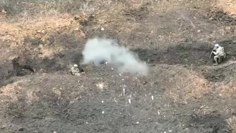 Ukrainian Running Up On Russian Soldier Trying to Reload(Insane)