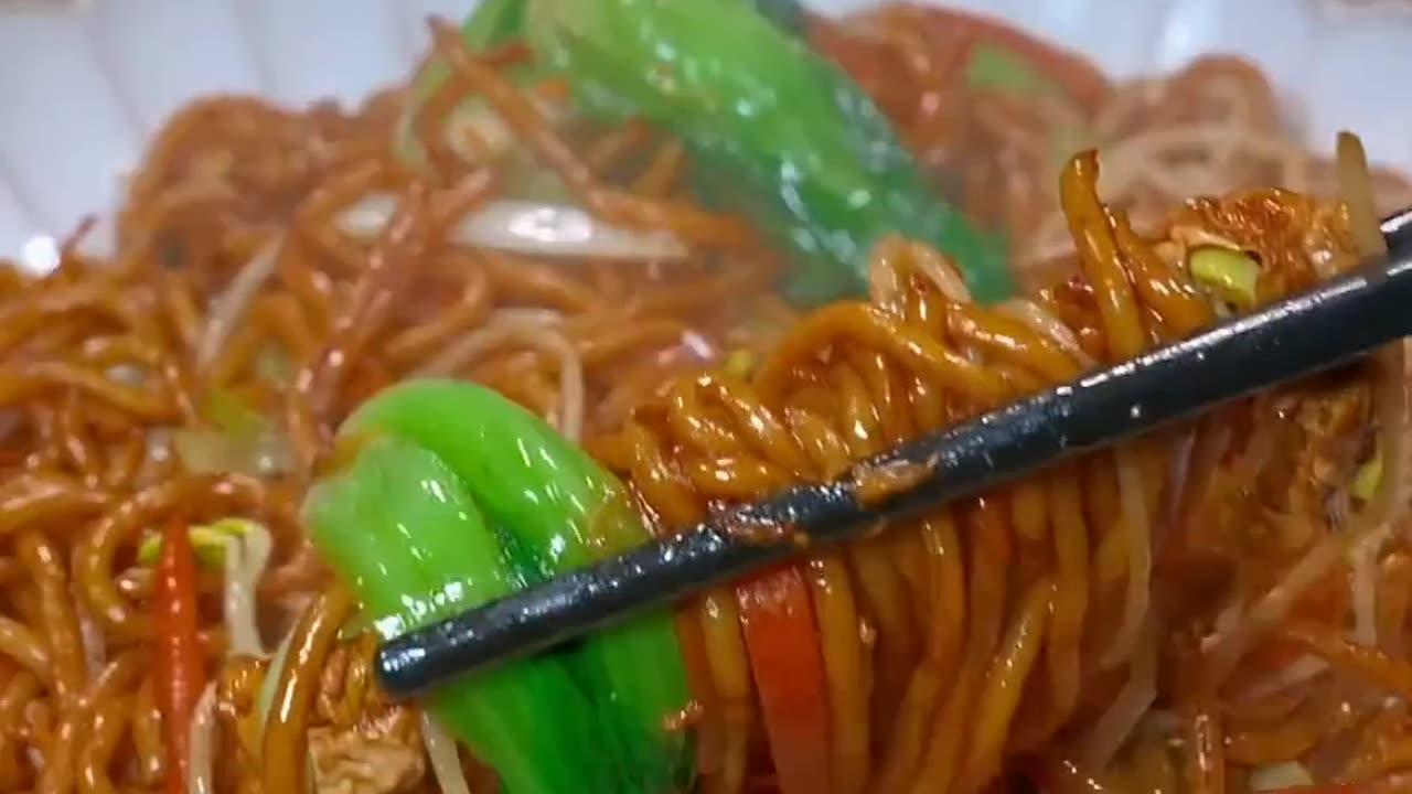 Pain Fried Noodles How we make pain fried Noodles #pain fried Noodles kasy bnai jati hain