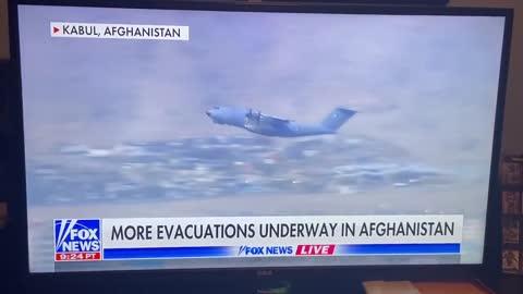 ICYMI - C17 departing Kabul releasing anti-rocket flares