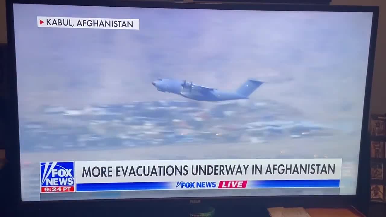 ICYMI - C17 departing Kabul releasing anti-rocket flares