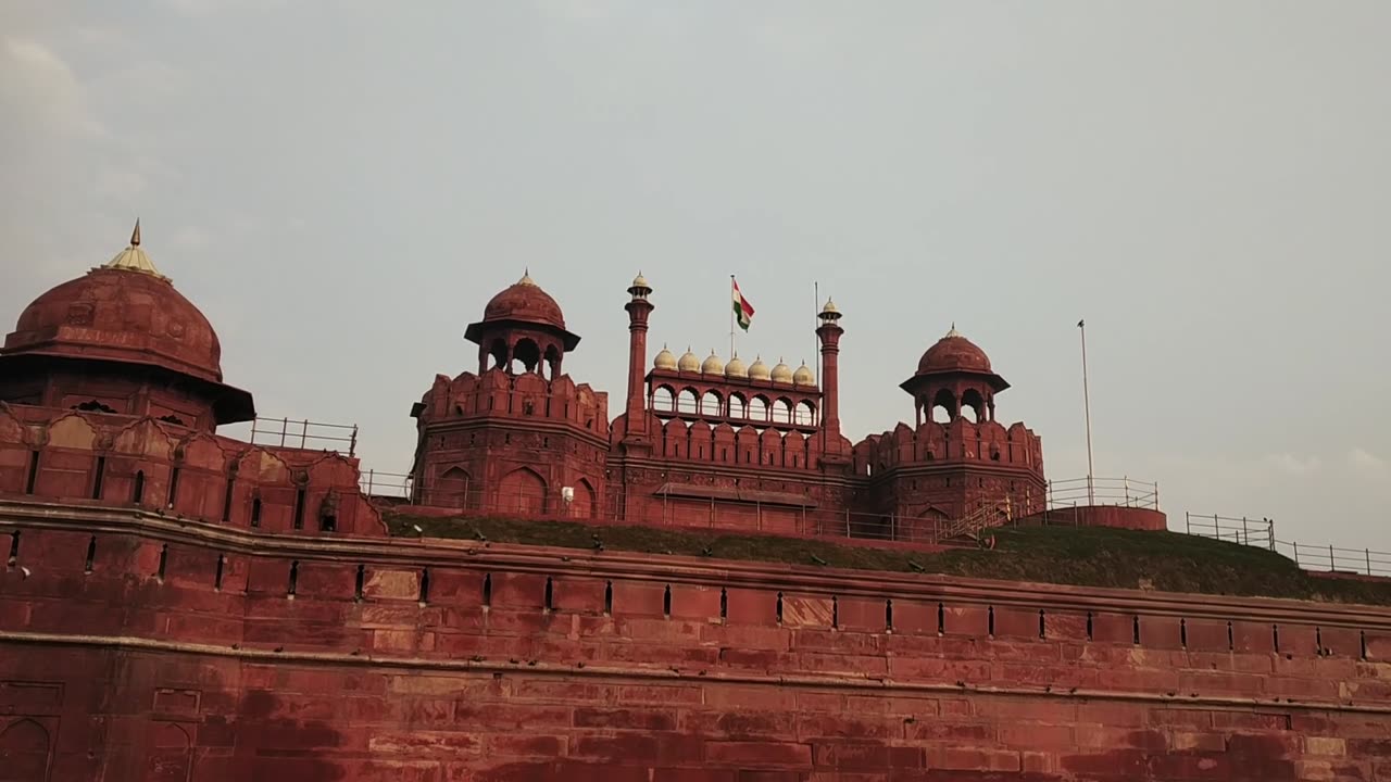 A Crowd Of Tourist Visiting The Historic Red Fort In New Delhi India