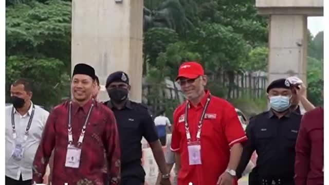 Kenapa Khalid tidak selesaikan isu Kampung Baru, kata Johari