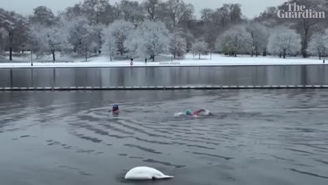 Travel disruption as heavy snow blankets parts of UK