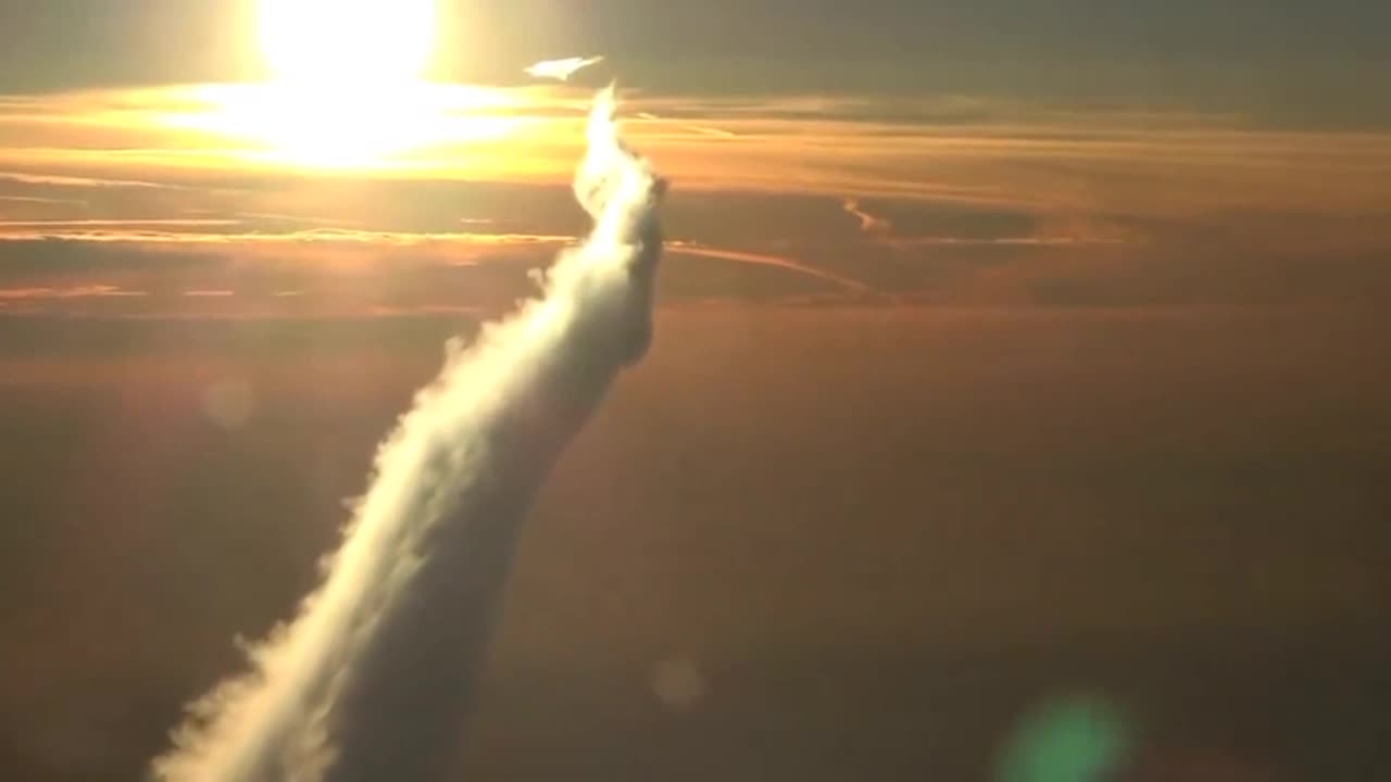 A Close Encounter with a Jet Airliner Spraying Chemicals into the Atmosphere