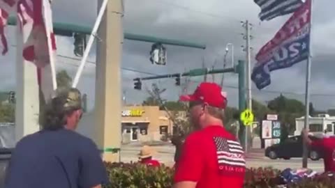 The route from Mar-a-Lago to the airport is starting to see some action.