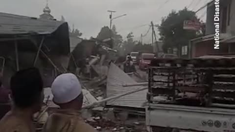 Watch This GovernmentOfficial Laugh asIndonesia's DeadlyEarthquake Struck
