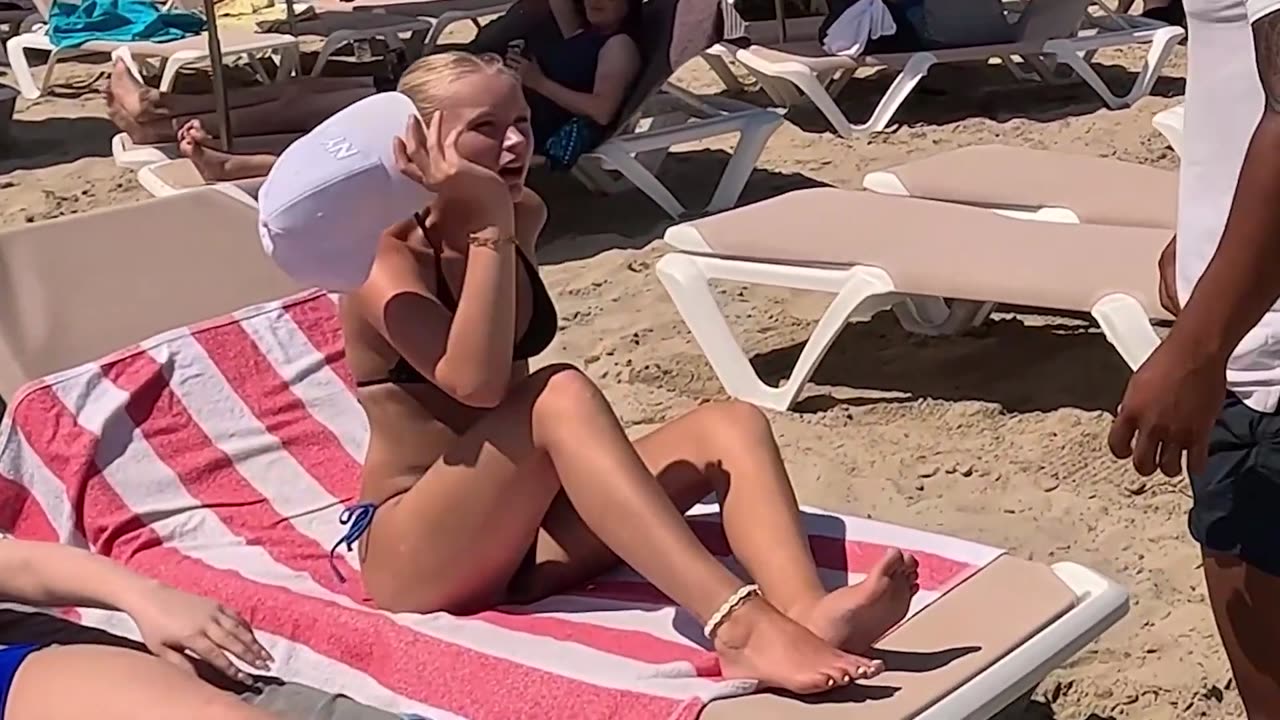 😲 BEST BARCELONA BEACH WITH PRETTY SPANISH WOMEN IN 4K Barceloneta beach walking tour Spain 2023