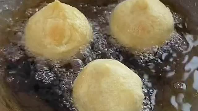 A bit of cat, a bite of happiness. 🥰