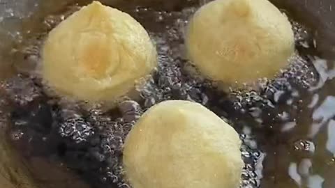 A bit of cat, a bite of happiness. 🥰