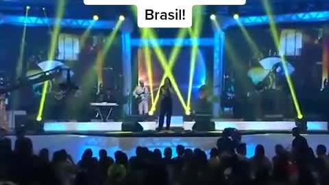 Está cantora merece nosso respeito!!!!