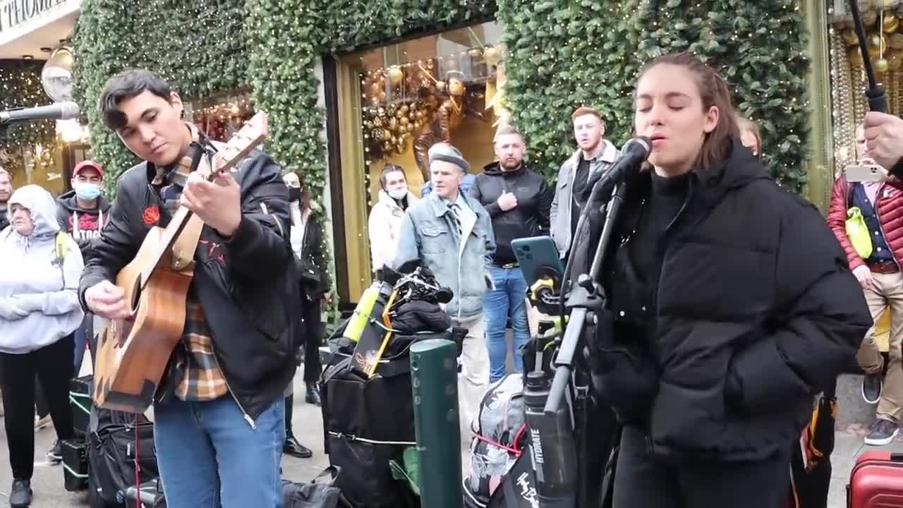 IRISH STREET PERFORMER WOWS CROWD | Lady Gaga & Bradley Cooper - Shallow | Allie Sherlock cover