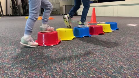 Communicate using pictures. (Obstacle Course)