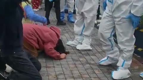 HORRIFYING Police use increasingly brutal force on residents in Shanghai