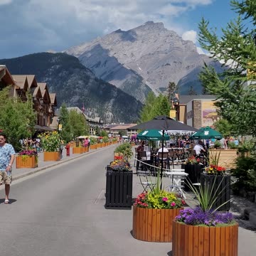 Banff Alberta Canada | Banff Avenue