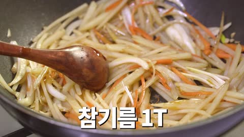 炒土豆丝（GamJaChaeBokk-Eum）-韩国料理