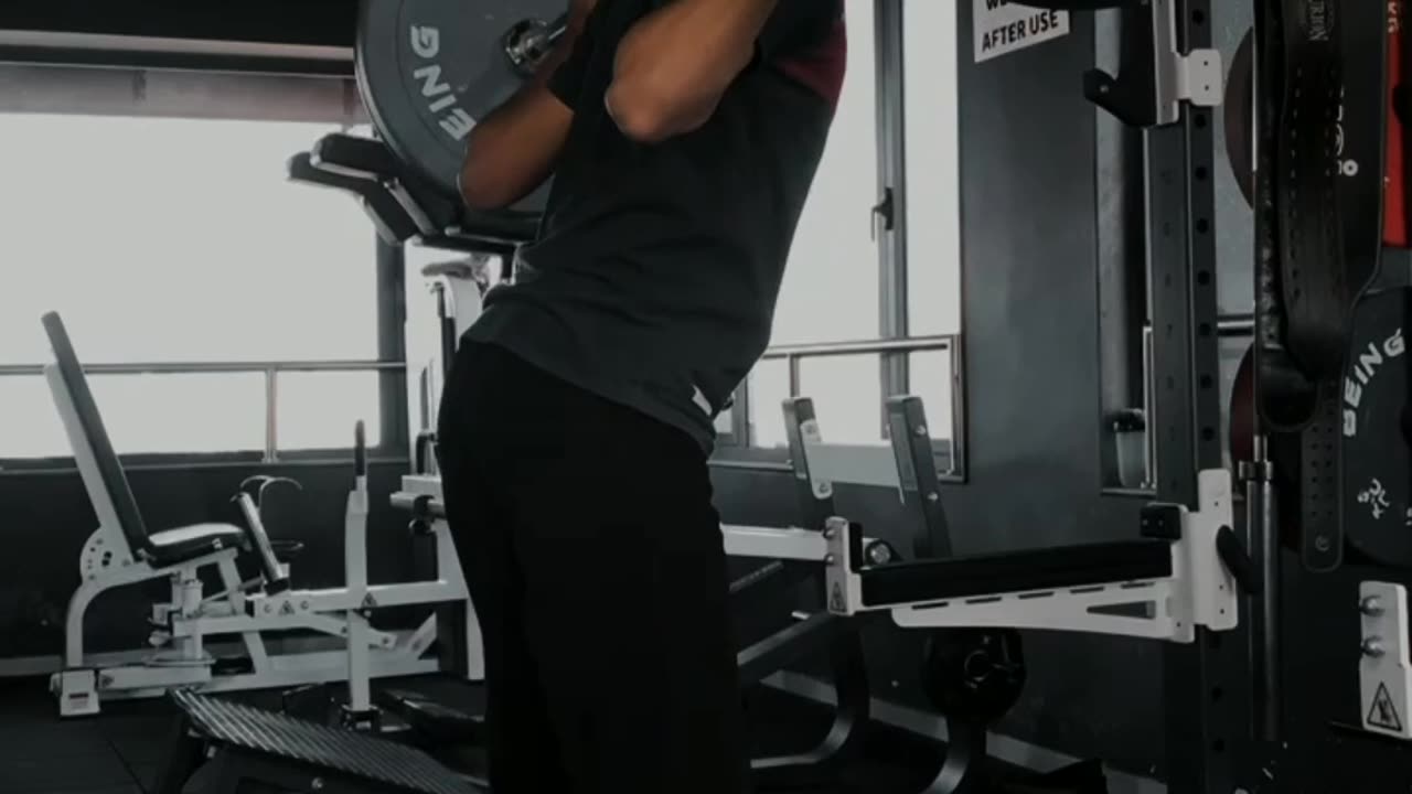 Funny squat video