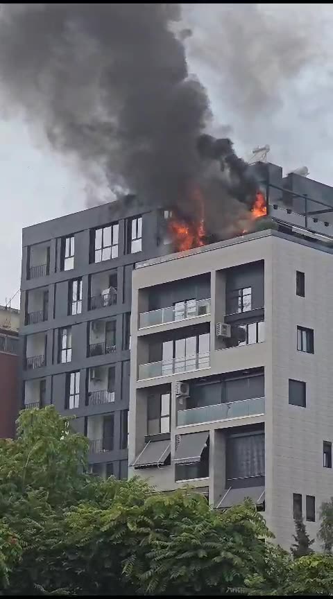 Zjarr ne nje pallat ne Tirane