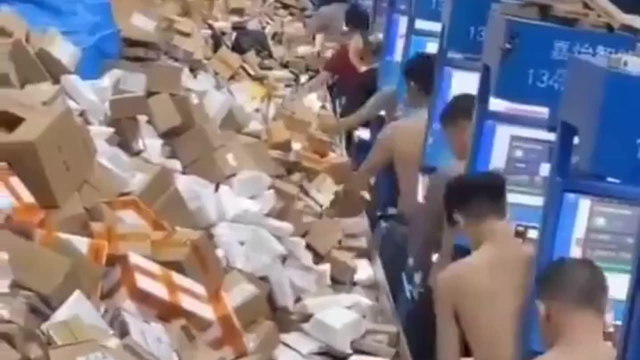 A regular work day at the Temu warehouse