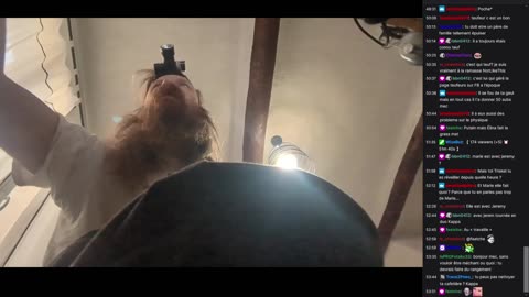 2022-11-12 (1bis.1) - la petite dort encore - Twitch Decheterie (version avec chat)