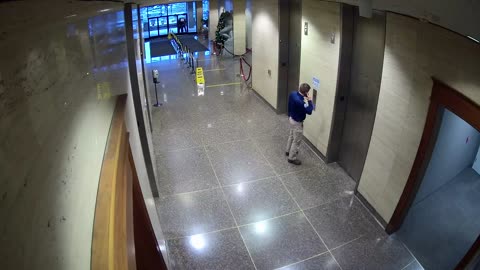 8003FCOB01ElevatorLobby_2021-01-06_16h40min01s170ms.mp4