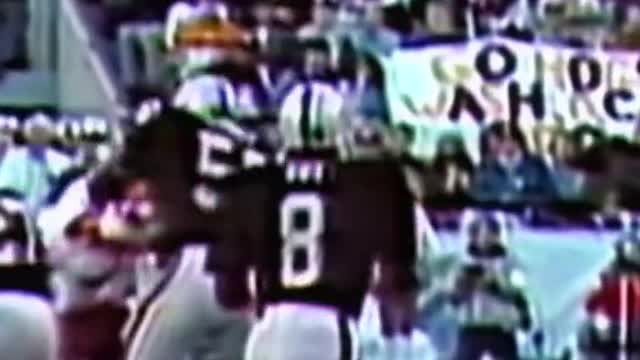 Ray Guy makes ONE HANDED CATCH on punt‼️😟