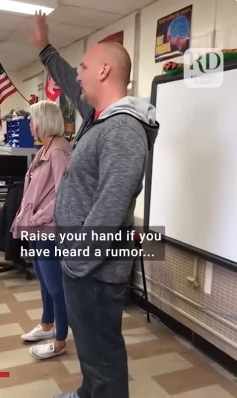 Teacher proposes to another teacher in front of her class These teachers sure have chemistry! 💍
