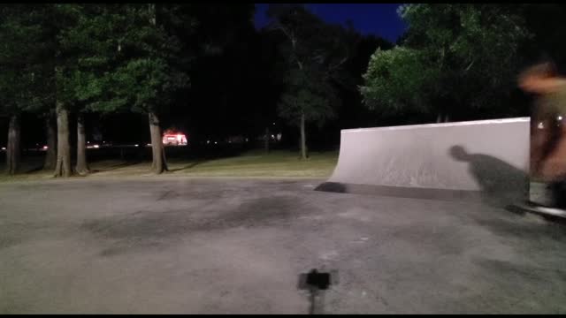 BACKSIDE BOARDSLIDE